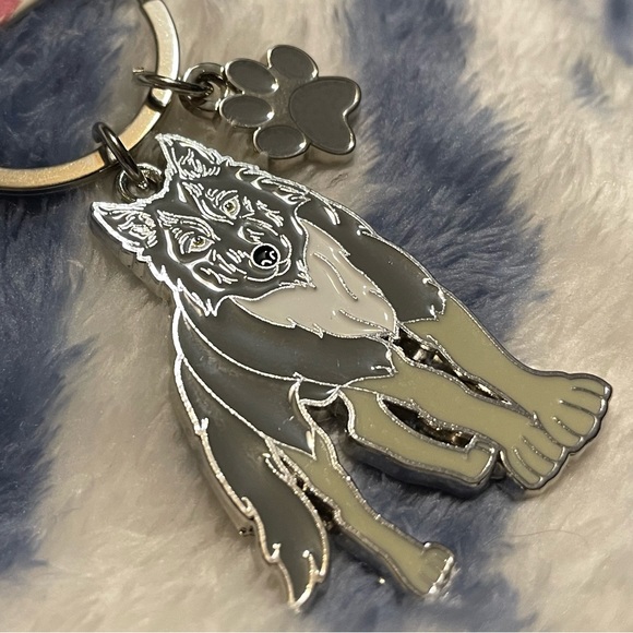 NWT double charm Enamel Wolf & Pawprint Keyring 🐺 - Picture 6 of 7